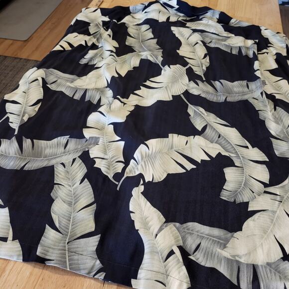 Tommy Bahama XXXL 100% Silk Black Green Botanical Print Collared Button Down - Picture 11 of 11